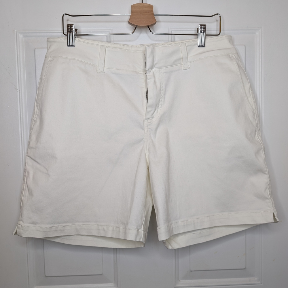 41 Hawthorn Cream Bermudas Tailored Summer Shorts